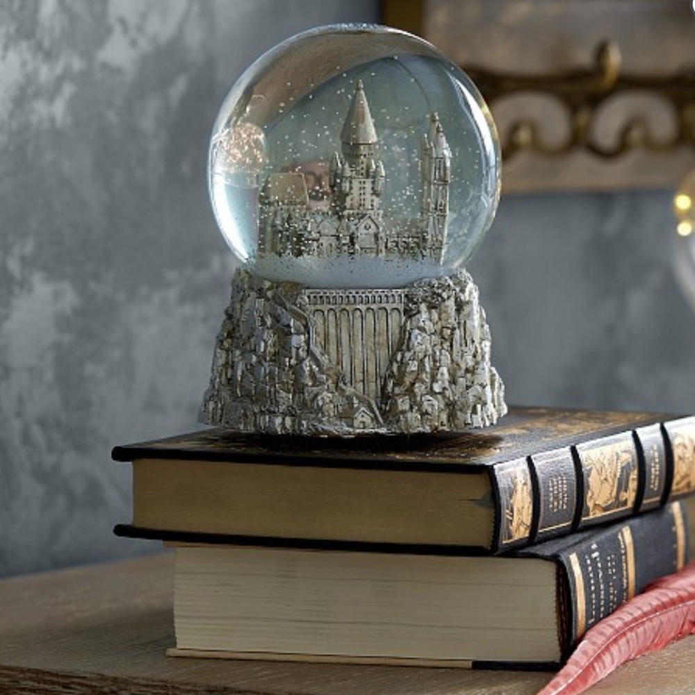 Harry Potter New Pottery Barn Kids Hogwarts Castle Snow Globe Music Hedwigs New